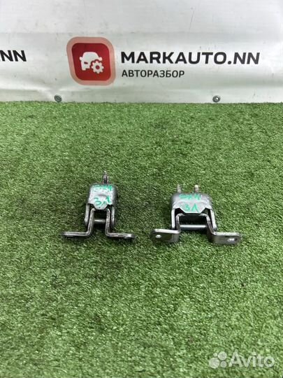 Петли двери задние левые Suzuki Sx4 1 1.6 M16A