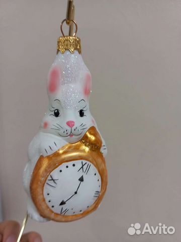 Зайчик с часами елочная игрушка