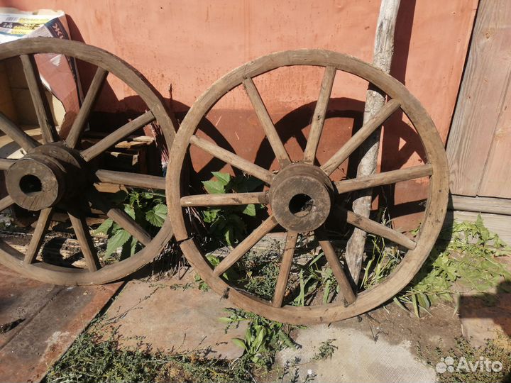 Колесо от телеги деревянное