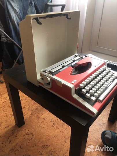 Печатная пишущая машинка unis t b m DE Luxe