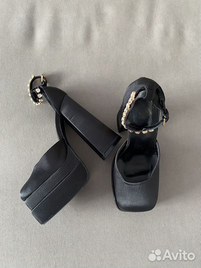 Туфли на каблуке