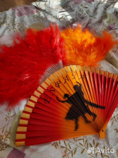 3 веера: 2 из перьев страуса + из дерева, Спешите
