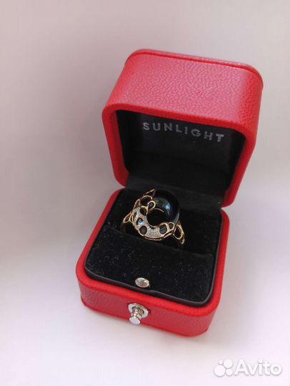 Золотое кольцо с бриллиантами и Ониксом