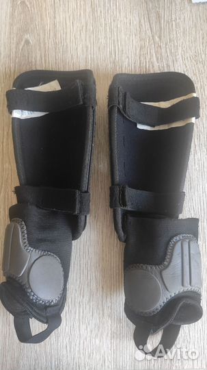 Футбольные щитки