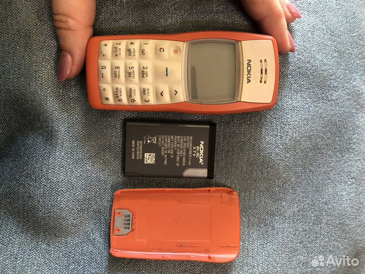 Телефон Nokia 1100
