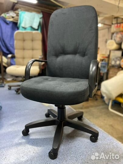 Офисное компьютерное кресло