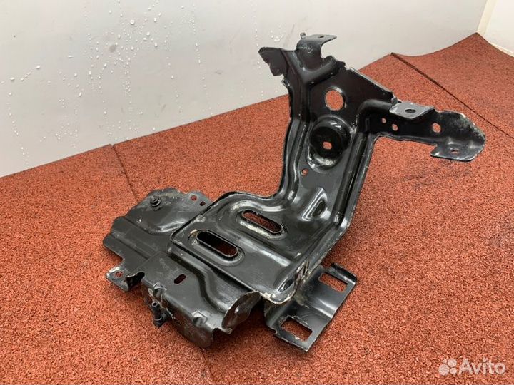 Кронштейн передней панели передний Ford Transit 8