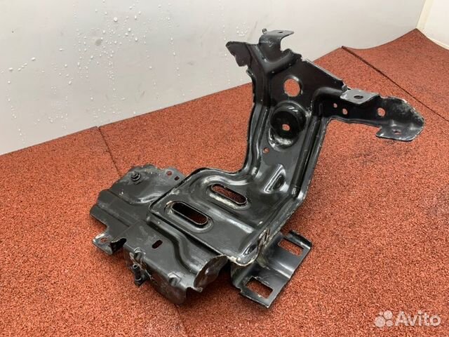 Кронштейн передней панели передний Ford Transit 8