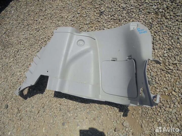 Обшивка багажника правая Toyota Corolla Spacio