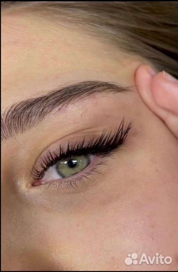 Наращивание ресницы в студии