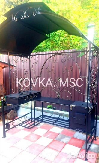 Мангал с крышей