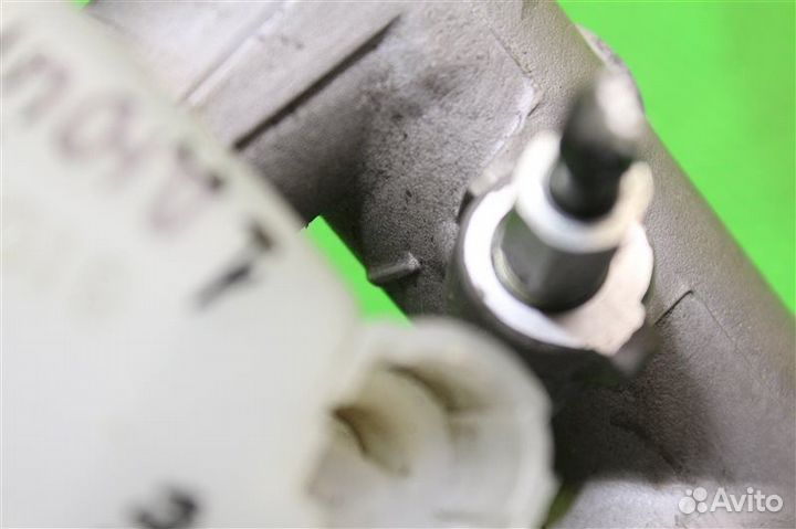 Главный тормозной цилиндр Toyota Altezza GXE10