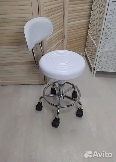 Стул для мастера педикюра, косметолога