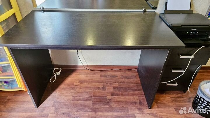 Письменный стол