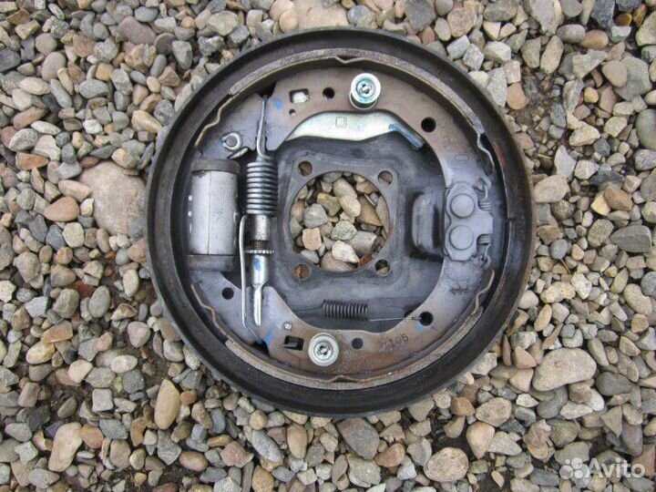 Тормозной механизм задний левый Toyota Corolla