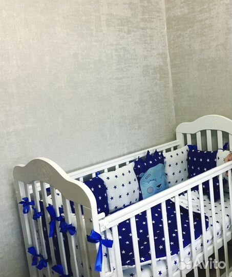 Детская кроватка с маятником