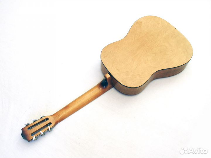 Полноразмерная гитара