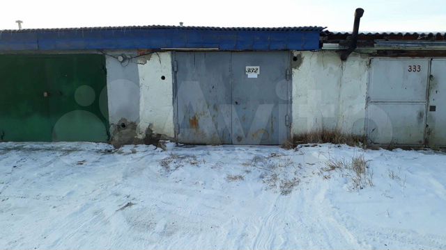 Авито саянск гаражи. Гараж для трактора. Тракторный гараж. Гараж под трактор