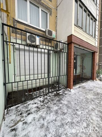 Решетка металлическая с дверью