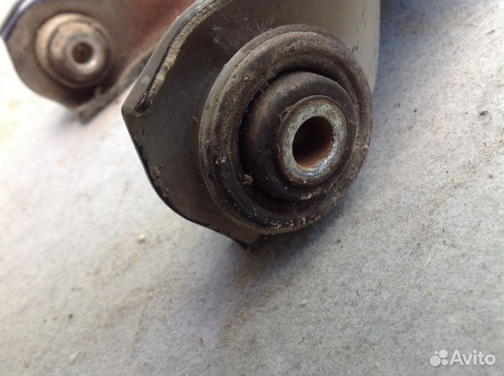 Рычаг передний правый Рено Renault