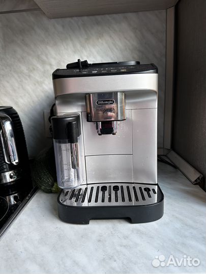 Кофемашина delonghi magnifica evo