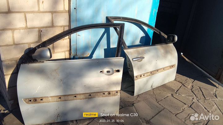 Передняя Дверь рено меган 2