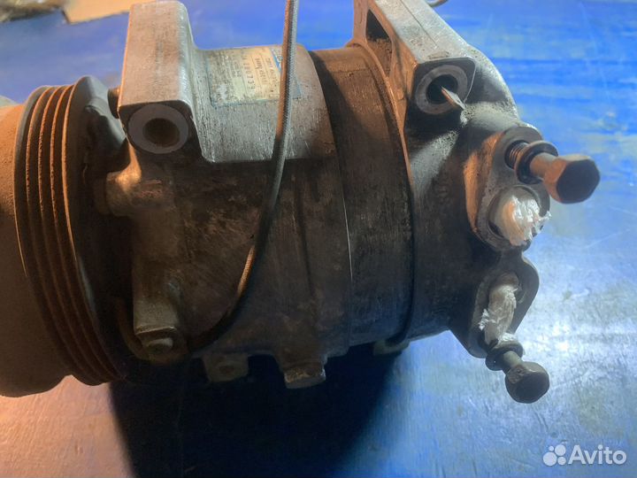 Компрессор кондиционера subaru 73011aa090