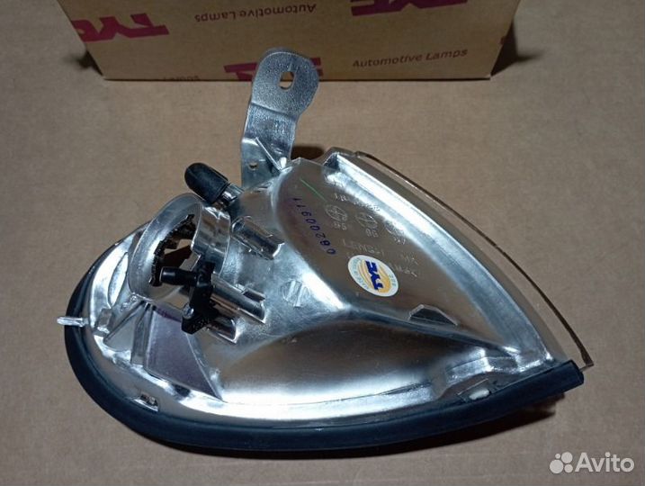Поворотник левый Hyundai Lantra 93-95
