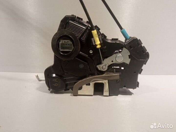 Замок двери передний левый Toyota Rav 4 Ca 40