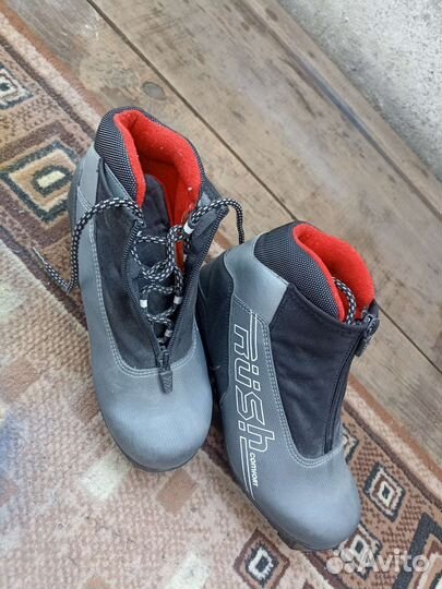 Беговые лыжи с ботинками и палками