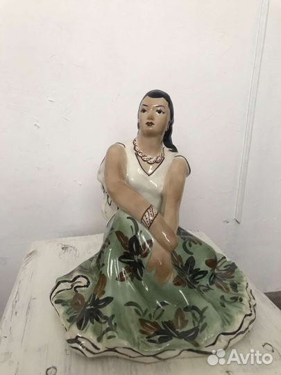 Фарфоровая статуэтка цыганка СССР