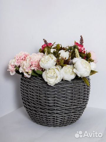 Садовый декор - кашпо из искусственного ротанга