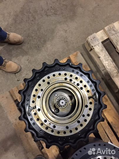 Бортовой редуктор хода R 140LC-7 со звездой