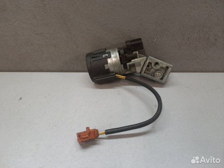 Замок зажигания Peugeot 308 2013