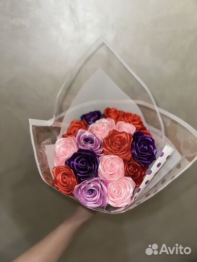 Букет из атласных роз