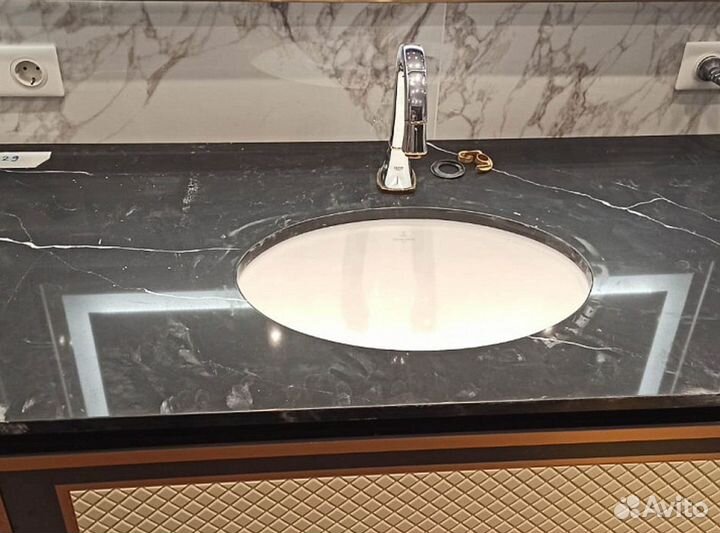 Раковина из камня в ванную со столешницей