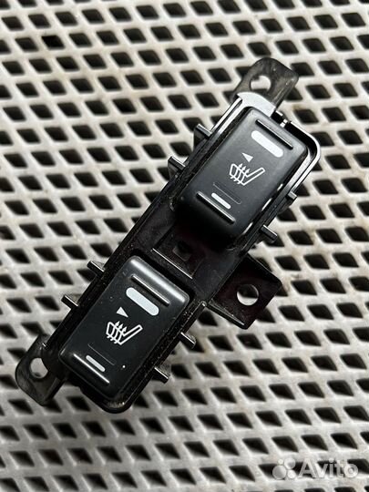 Кнопки обогрева сидений Nissan Tiida