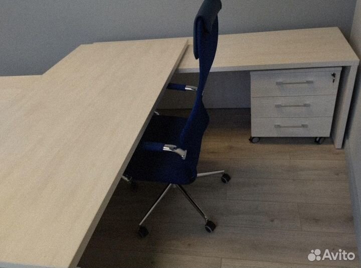 Стол руководителя угловой с приставкой и тумбой