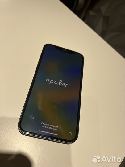 Телефон iPhone 12