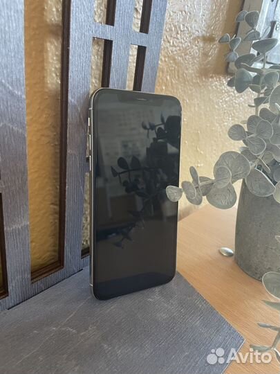 iPhone X, 64 ГБ