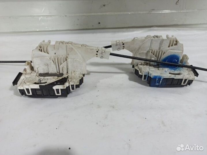 Замок двери передний правый Sprinter W906 2010