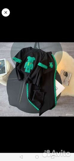 Спортивный женский костюм