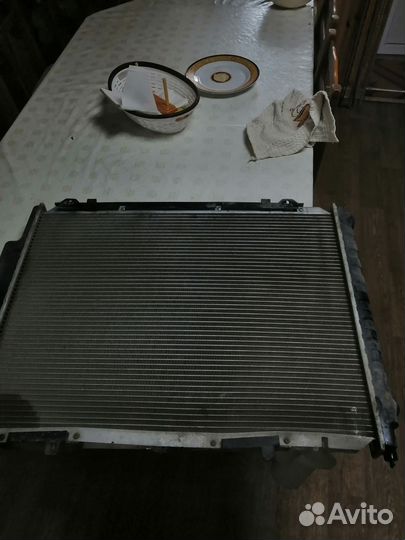 Радиатор охлаждения на Mercedes 210