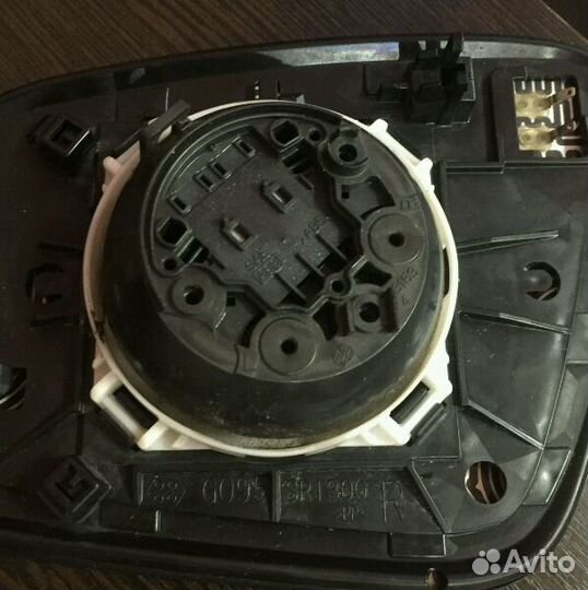 Зеркальный элемент RAV 4 (правый)