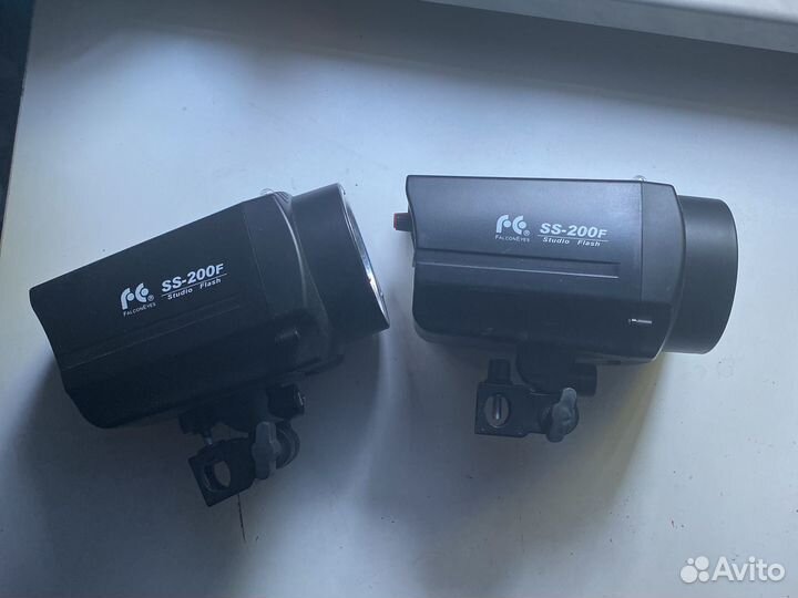 Вспышка студийная SS-200F