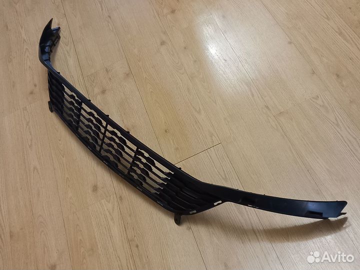 Решетка в бампер новая Kia Rio 2010-2014