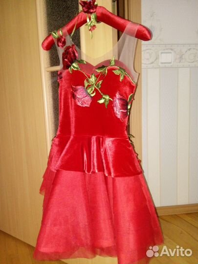 Платье праздничное