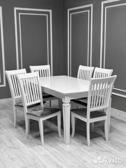 В наличии стол