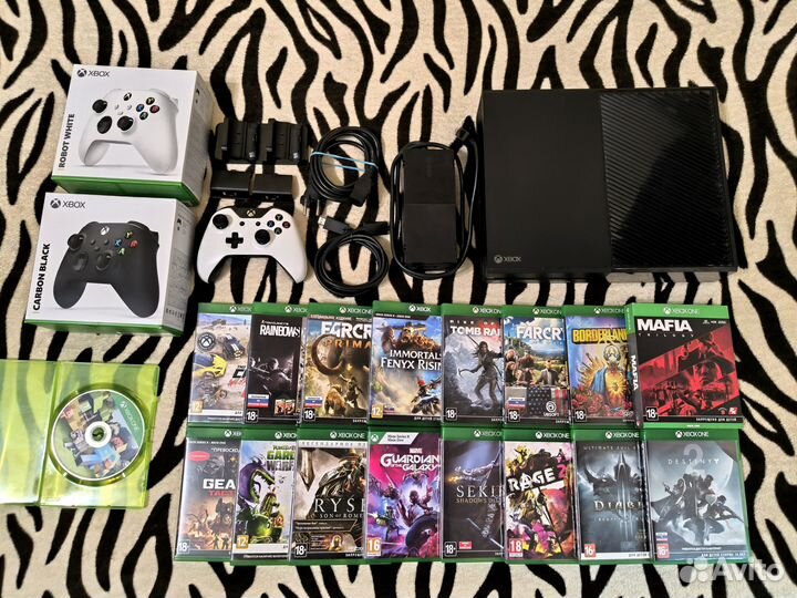 Xbox One 500Gb + Аккумуляторы