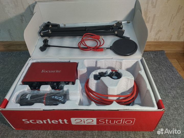 Звуковая карта Focusrite scarlett 2i2 studio